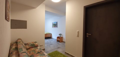 Wohnung Lena: Blick vom Flur in den Wohnbereich
