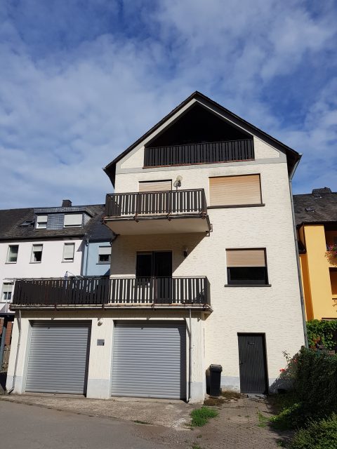 Wohnung Lena: Außenansicht des Hauses mit Balkonen